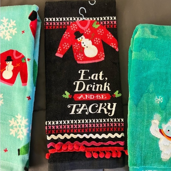 4 Christmas multiple size kitchen dish towels 🤍  NAME YOUR PRICE - Picture 5 of 7